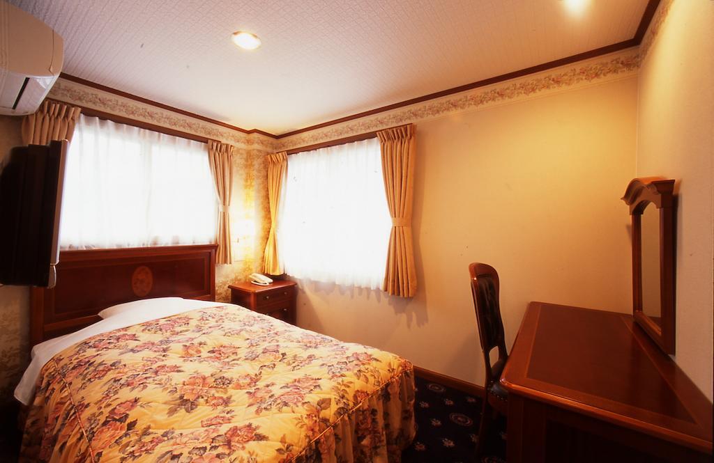 Beppu Station Hotel Quarto foto